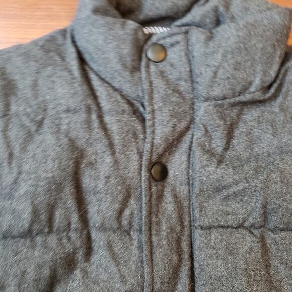 H & M PADDED SNAP CLOSE  VEST WITH POCKETS SIZE LARGE - Picture 2 of 7